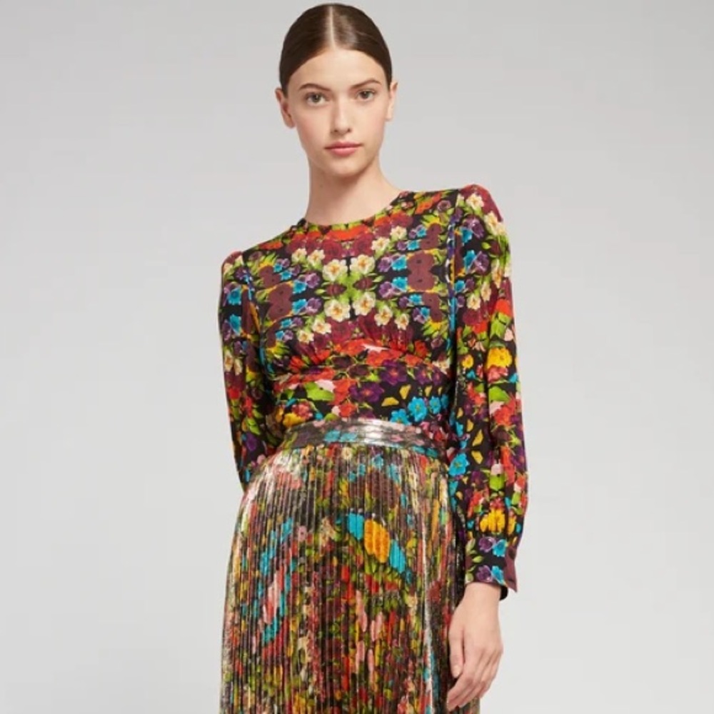 ALICE + OLIVIA Quilla Floral Silk Crop Top - Picture 5 of 12
